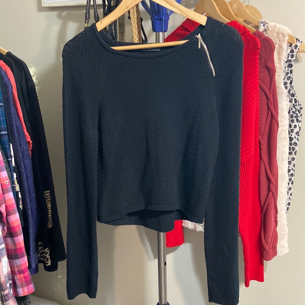 51. WHBM Size M Sweater- ptp: 18” l: 20”